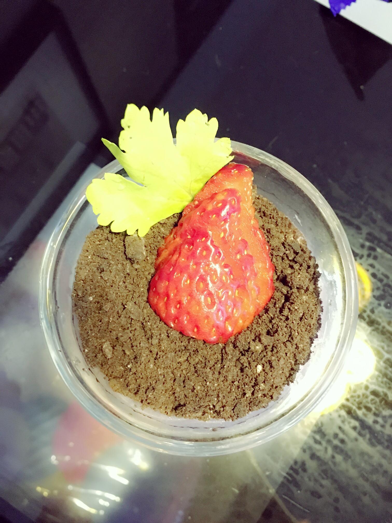 草莓奶昔盆栽的做法