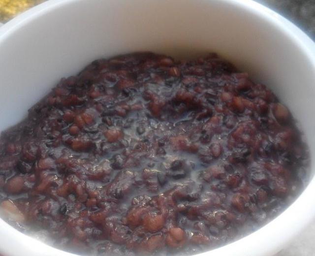 黑米薏仁百合莲子粥的做法
