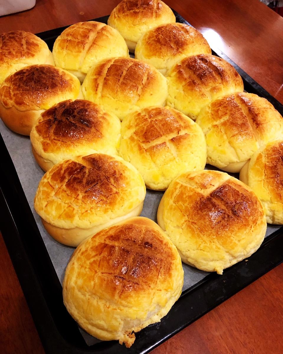 好吃到炸裂的港式菠萝包（附带制作酥皮的小视频）