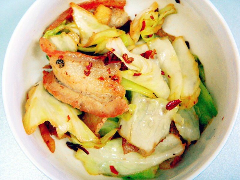 五花肉炒手撕包菜