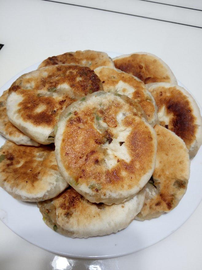 好吃好看简单易学的香葱火腿肠发面小饼