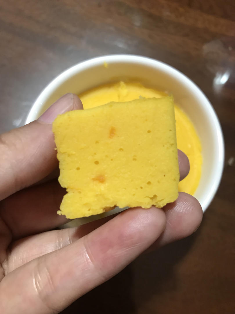 八个月宝宝辅食——胡萝卜蒸蛋糕