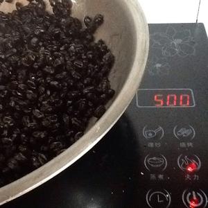 冰糖炒黑豆（好吃得停不下来）的做法 步骤3