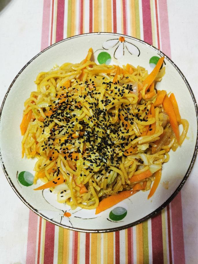 干净卫生的居家炒拉面的做法