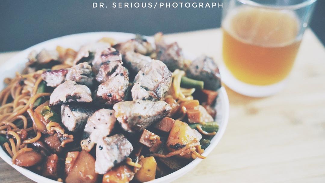 五花肉豆角土豆铁锅焖面