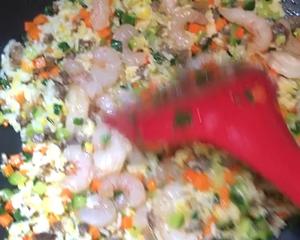 水晶虾仁🍤牛肉炒饭的做法 步骤6