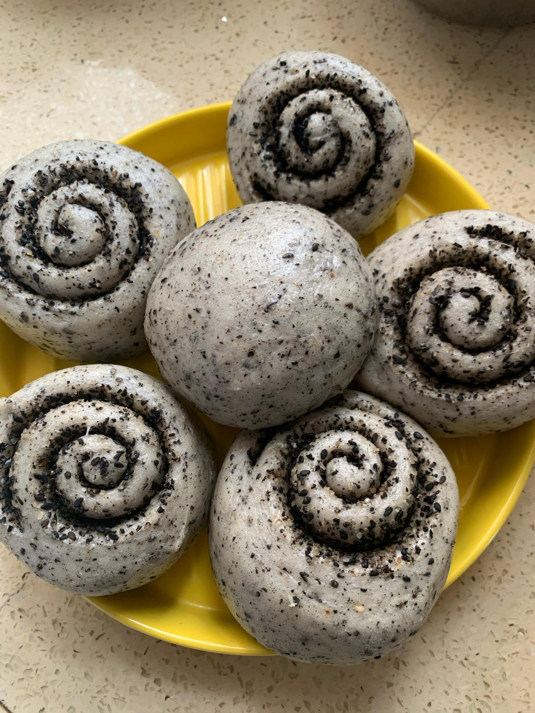 黑芝麻花生卷馒头