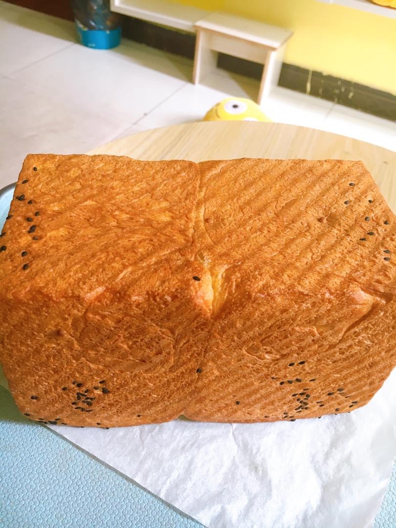 用烤箱自己做面包--手工牛奶吐司面包