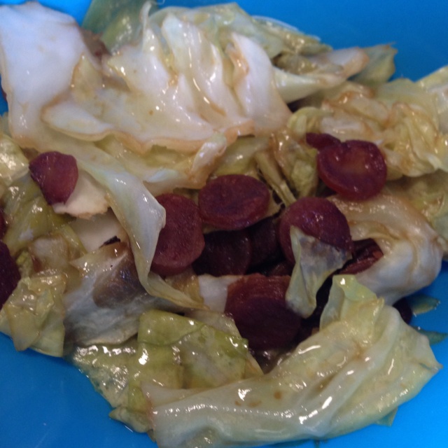 包菜炒腊肠