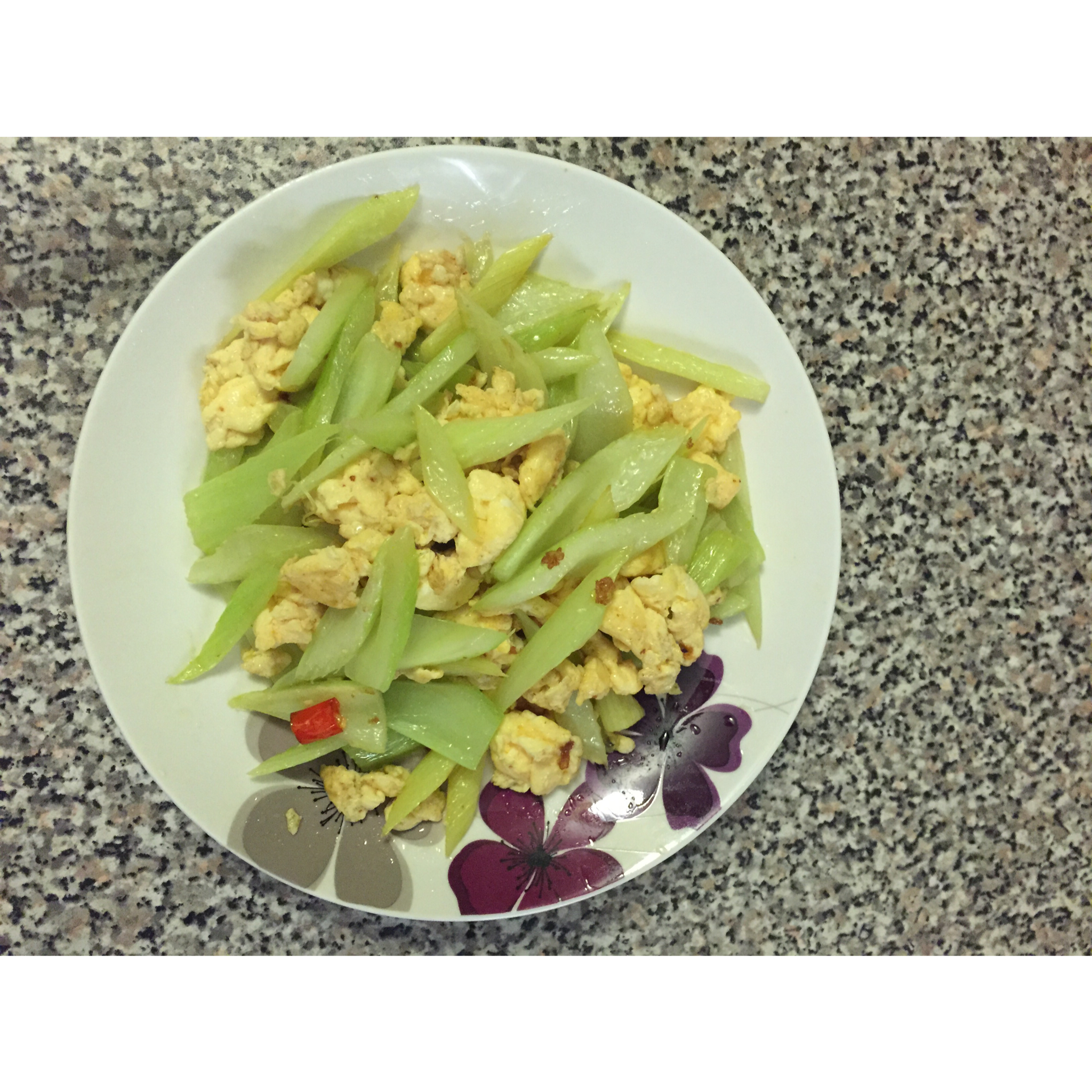 芹菜炒鸡蛋