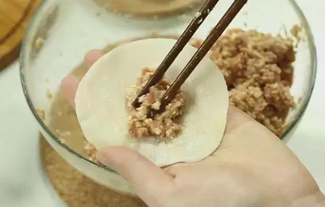 肉汁豆腐煎饺的做法 步骤5