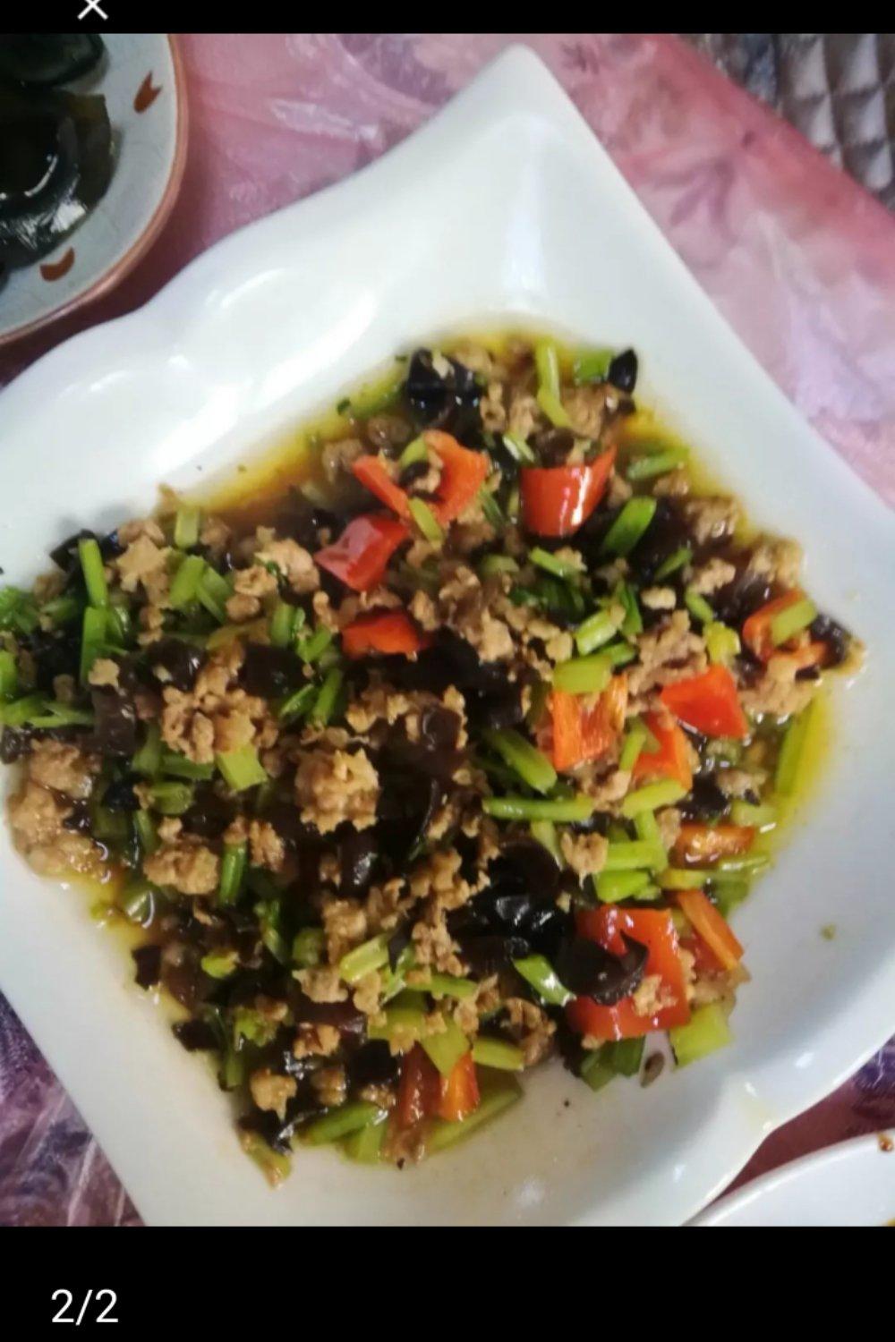 木耳芹菜炒肉末（快手菜）