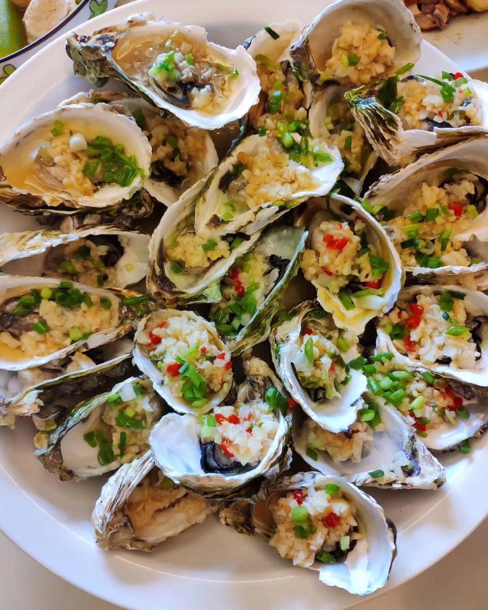 亭亭-75做的蒜蓉蒸生蚝