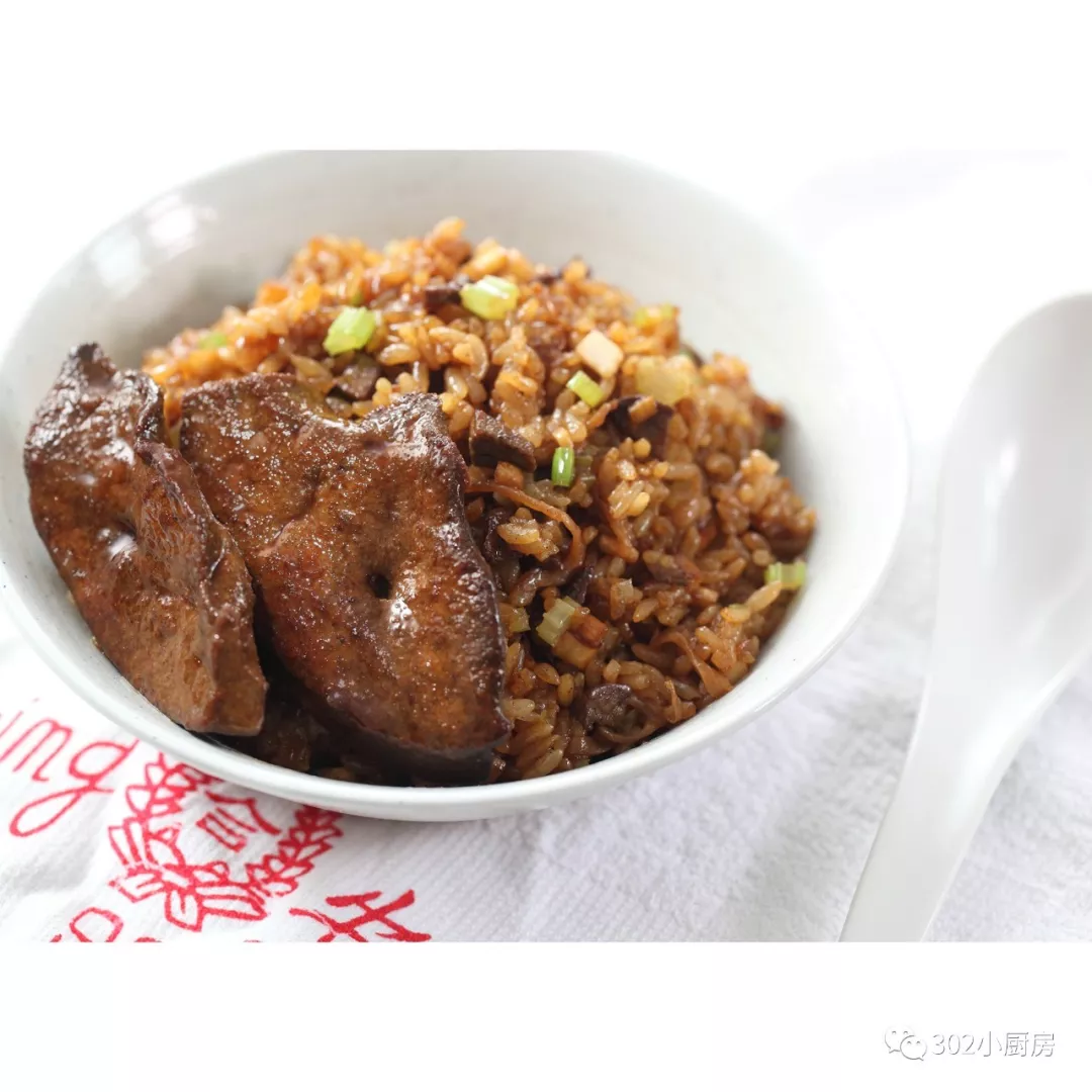 【0082】甜酱油猪肝炒饭 <302小厨房>的做法