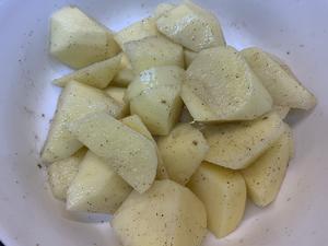 椒盐土豆的做法 步骤3
