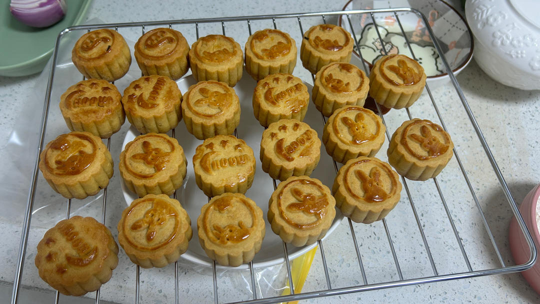 蛋黄肉松月饼(隔夜回油)