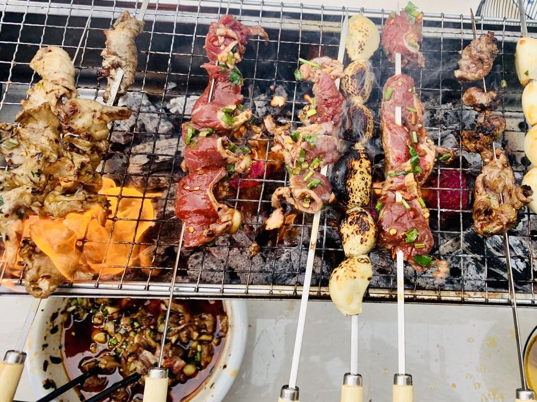 户外烧烤之烧烤实践篇：如何自己做室外烧烤（二）(利用公园公共烧烤架，包括工具的选择和点火方法等)