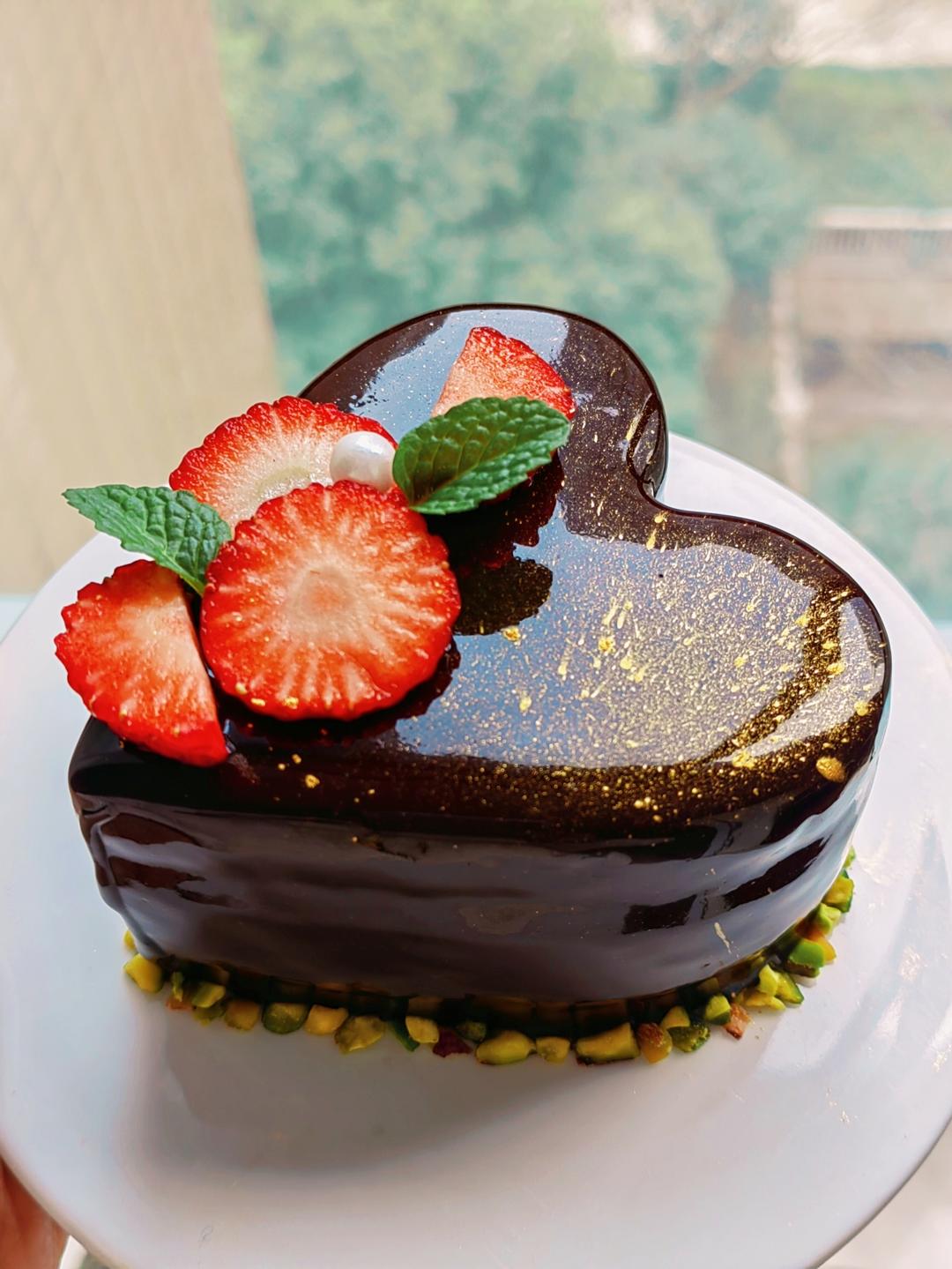 巧克力镜面淋酱<熊谷裕子>--让甜点穿上光泽亮丽的淋面外衣