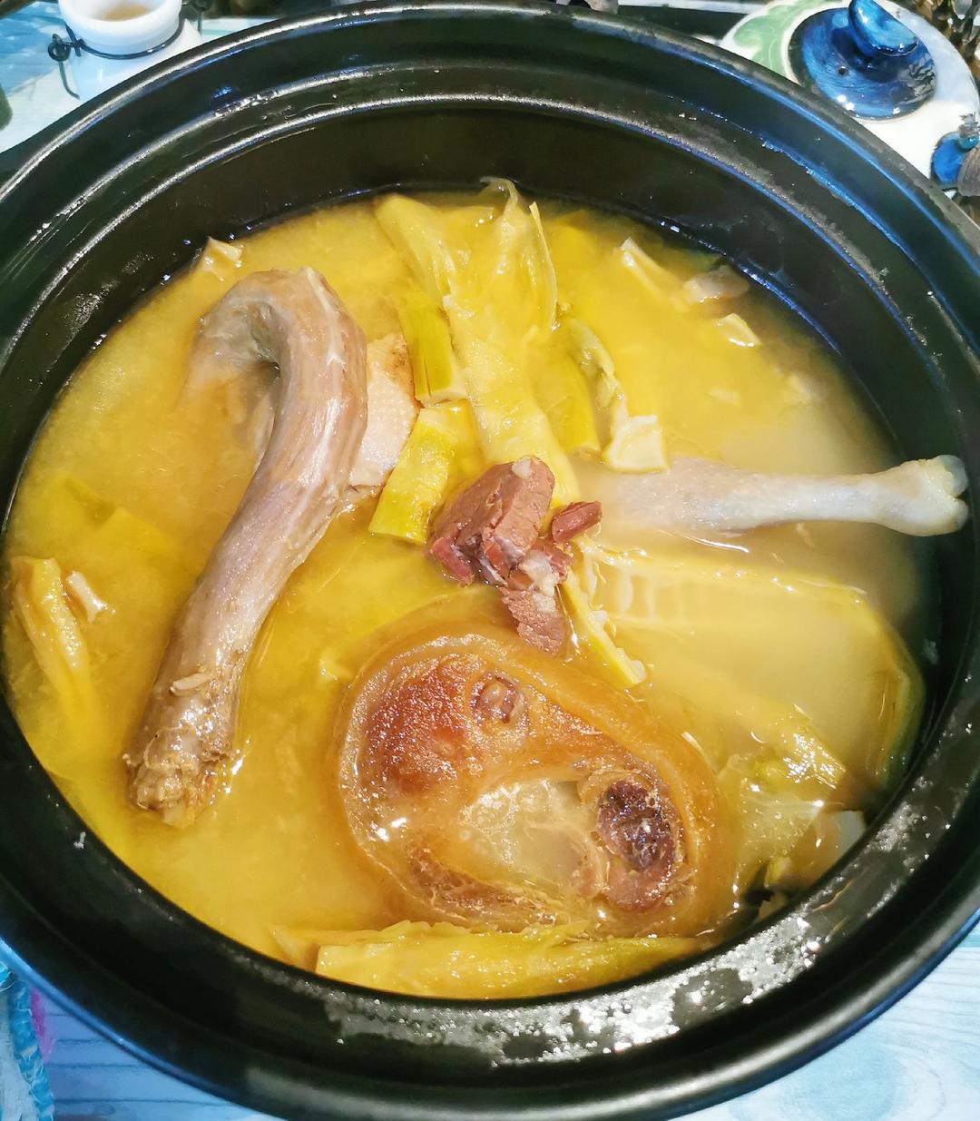 简单快手笋干老鸭煲