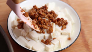 豆腐好吃又简单的做法，鲜嫩多汁，孩子一顿可以多吃1碗饭的做法 步骤7