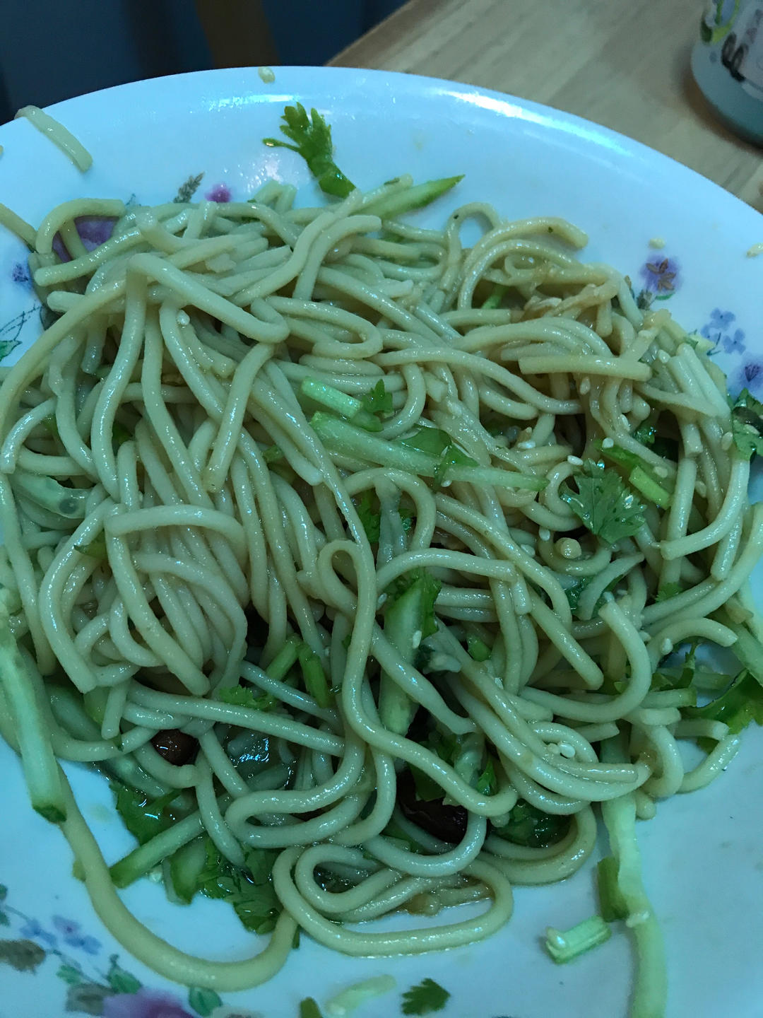 十分钟做好一盘开胃凉拌面～太好吃啦