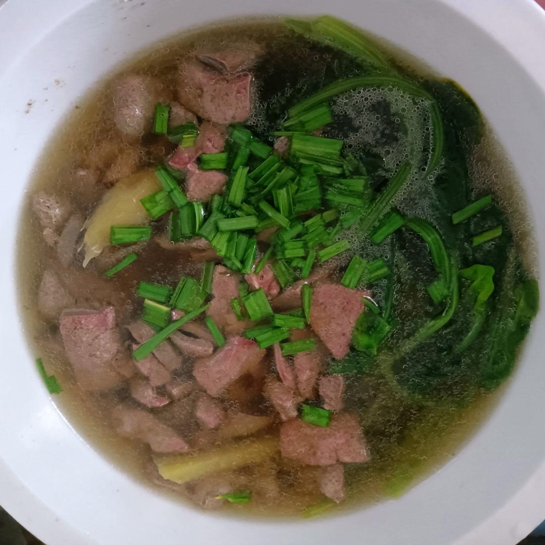 菠菜猪肝汤（猪肝嫩滑汤清澈）