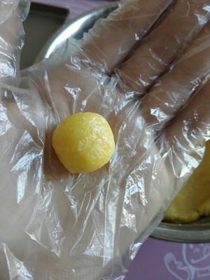 🌻蛋黄椰蓉球🌻的做法 步骤7