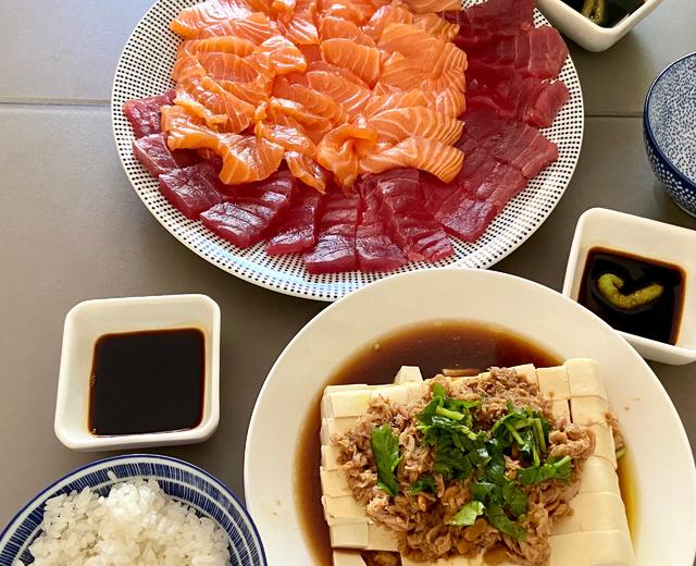 日式刺身和吞拿鱼豆腐的做法