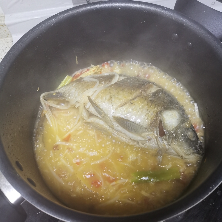 傣味酸笋烩鱼的做法 步骤7