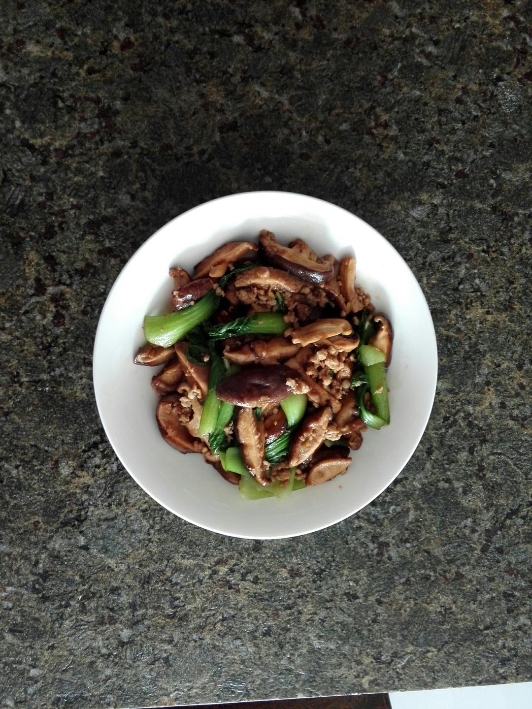 肉末炒香菇