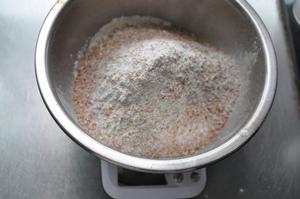 【古早味】豆沙肉松全麦软欧包的做法 步骤1