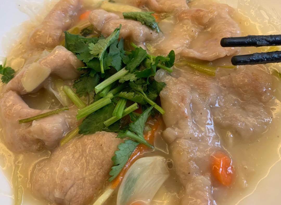 厨师长教你：“锅包肉”的家常做法，色泽金黄，口味酸甜！