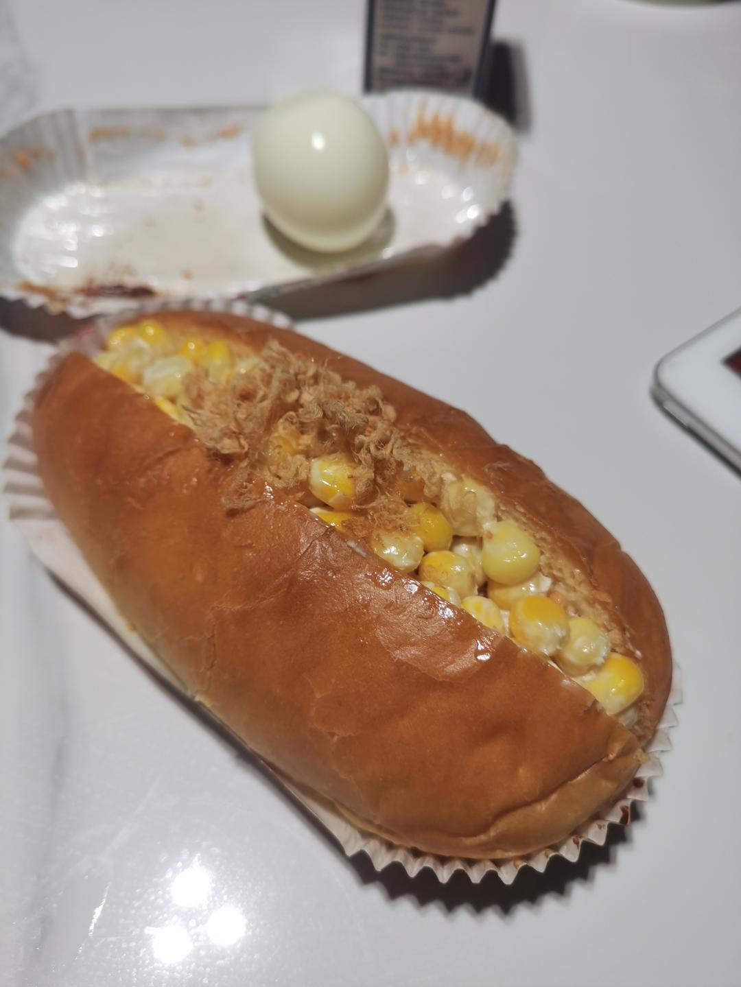 肉松玉米咸口小面包