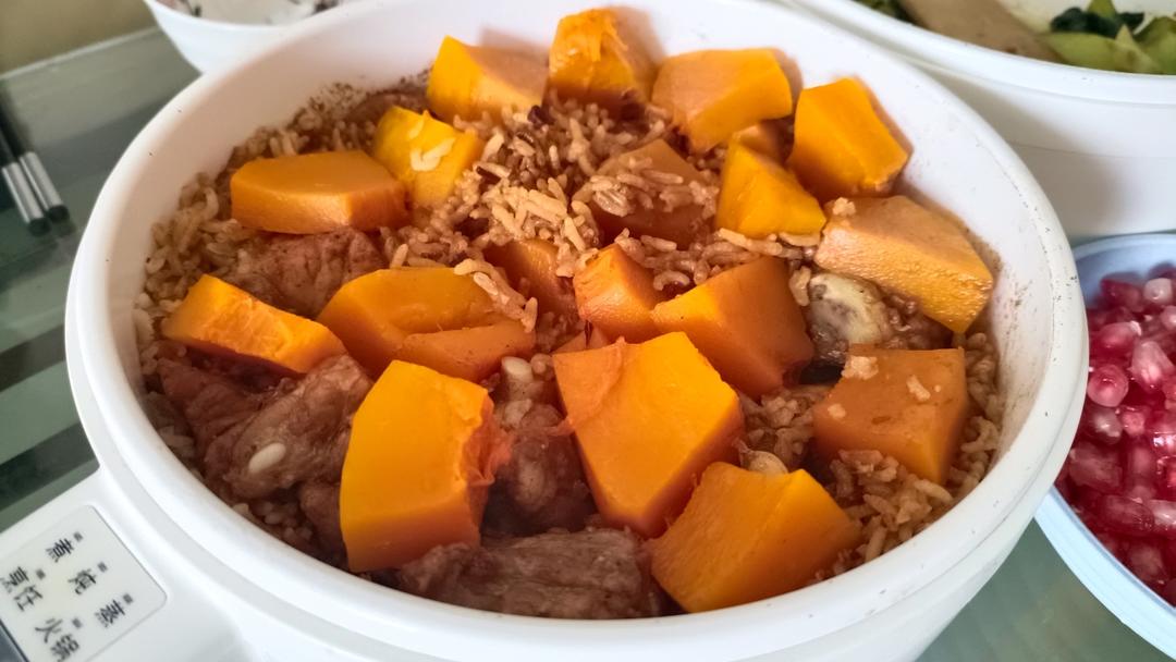【排骨焖饭】