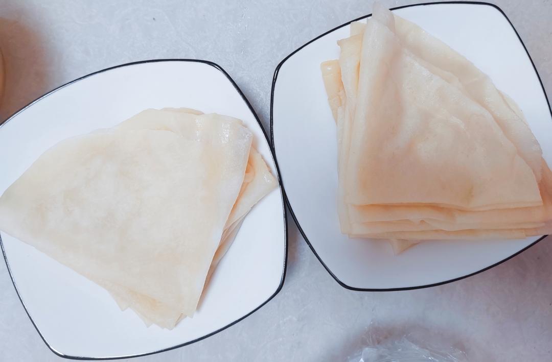 层薄如纸的蒸春饼 柔软又劲道 卷肉卷菜都好吃 附细节视频详解