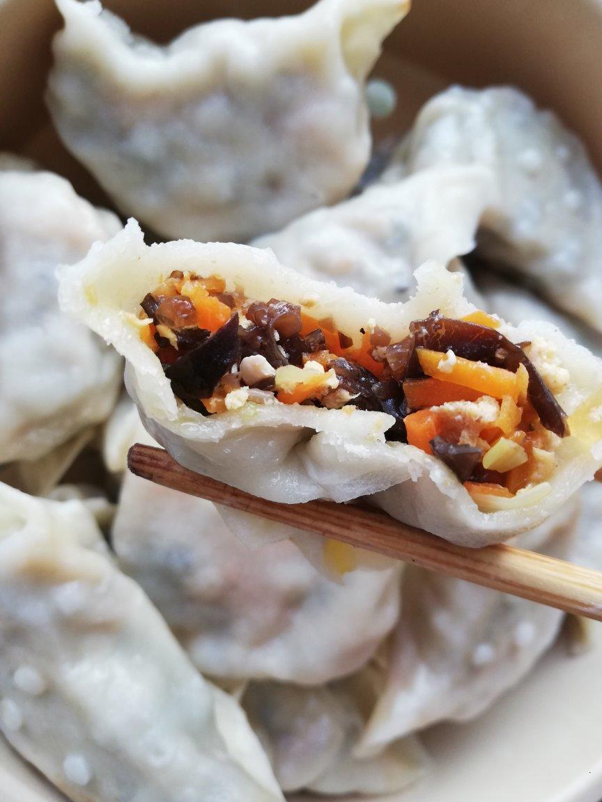 胡萝卜鸡蛋香菇木耳素馅饺子