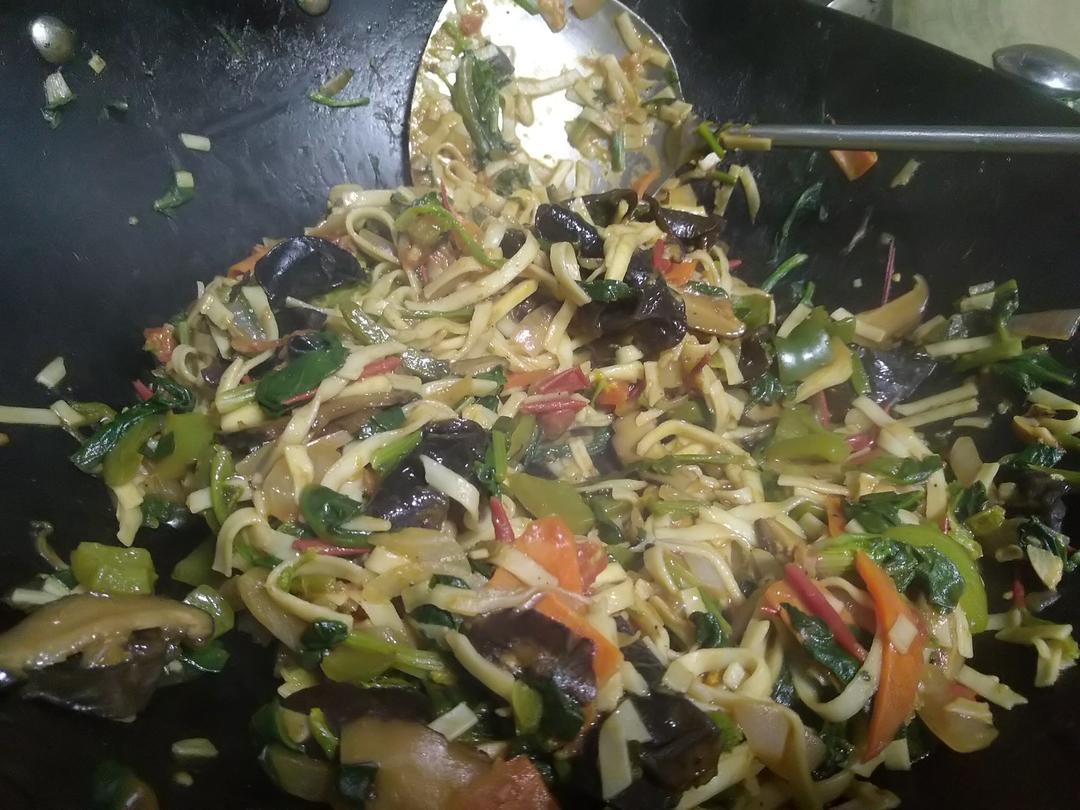 新疆炒面片（丰富配菜！）