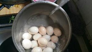 卤蛋的做法 步骤2