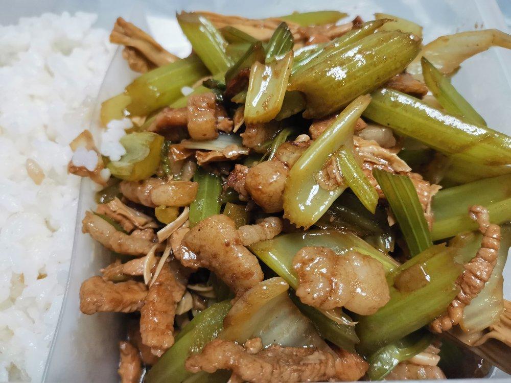 芹菜炒肉