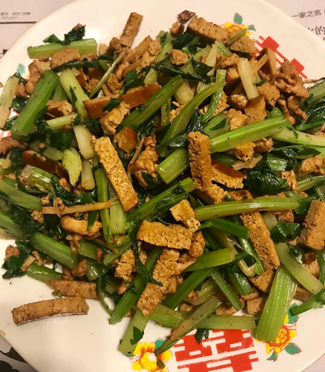 素菜：芹菜炒豆腐干