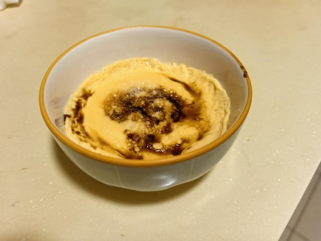 懒人微波炉版 - 一碗鸡蛋羹/蒸蛋！（5分钟内搞定）