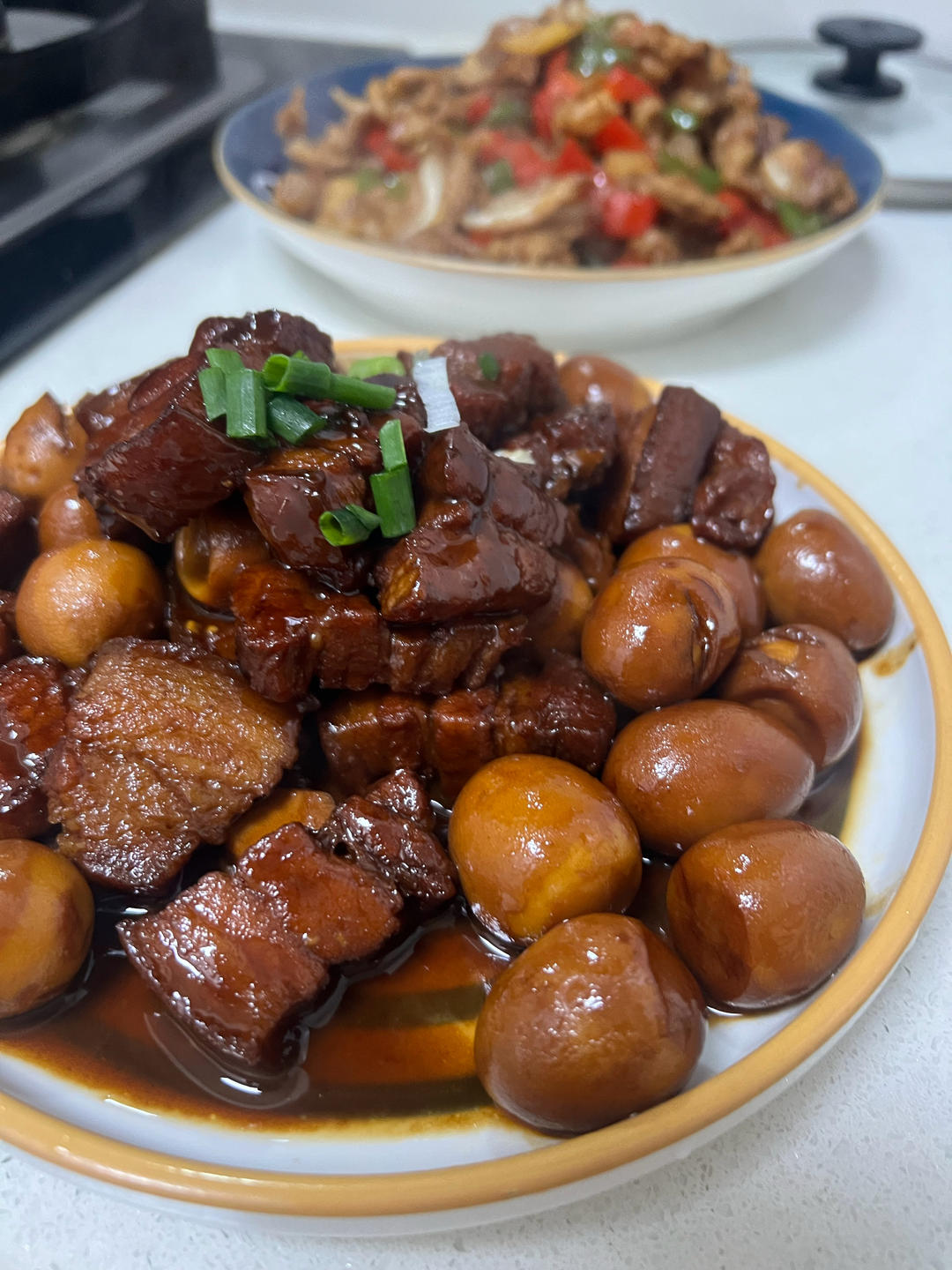 红烧肉炖鹌鹑蛋