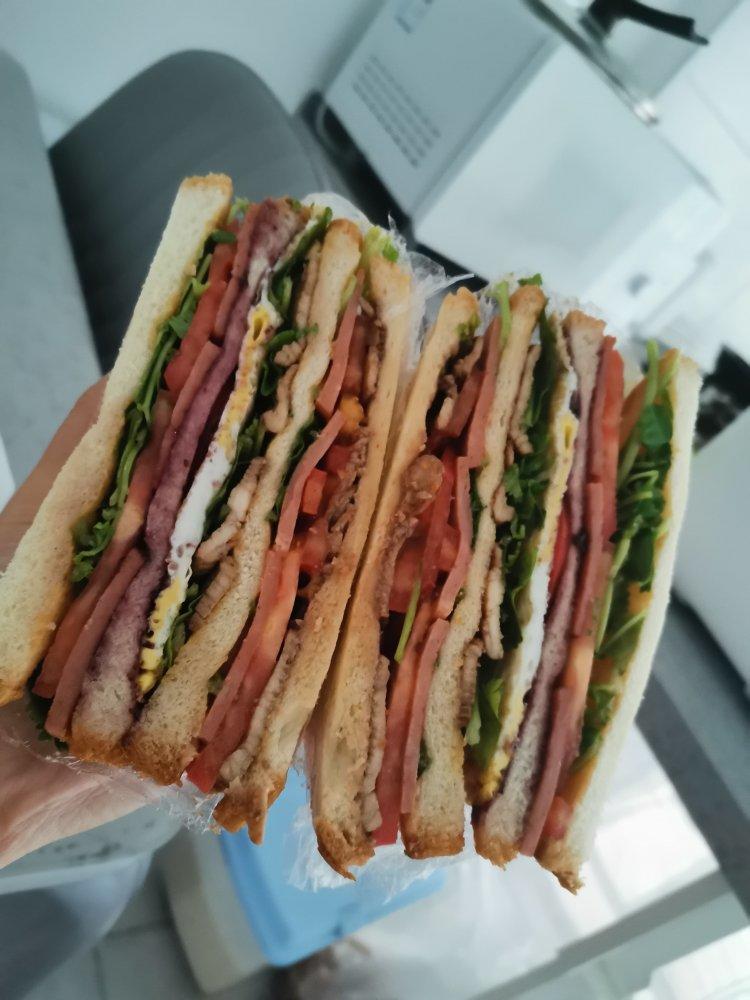 火腿肠熏肠鸡蛋🍳黄瓜🥒三明治