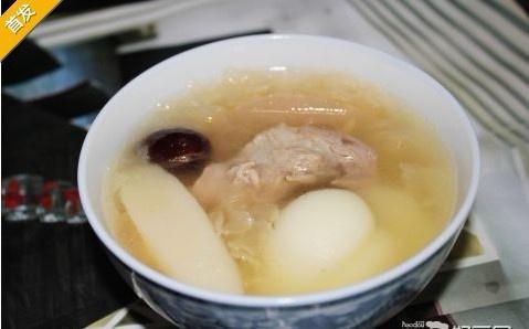 银耳海底椰瘦肉汤的做法
