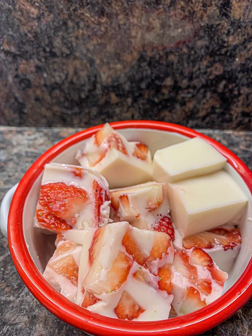 草莓牛奶冻
