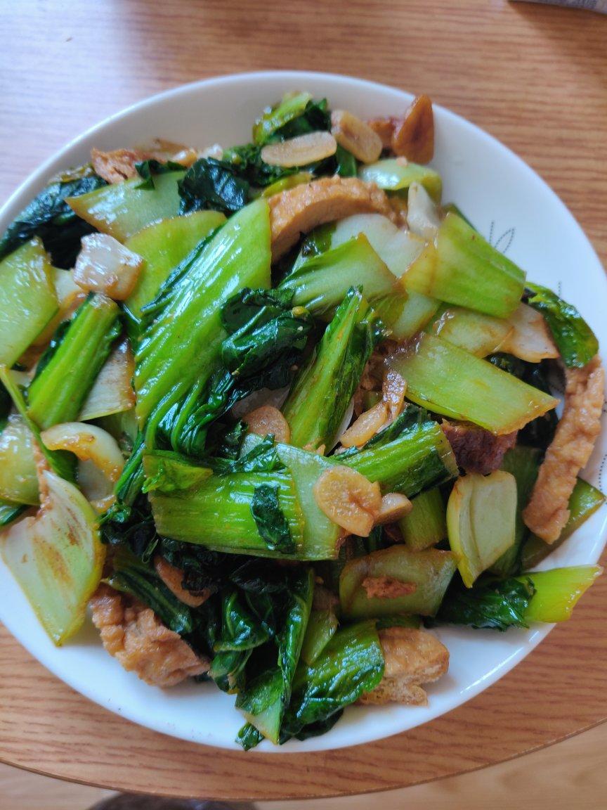 家常青菜炒油豆腐