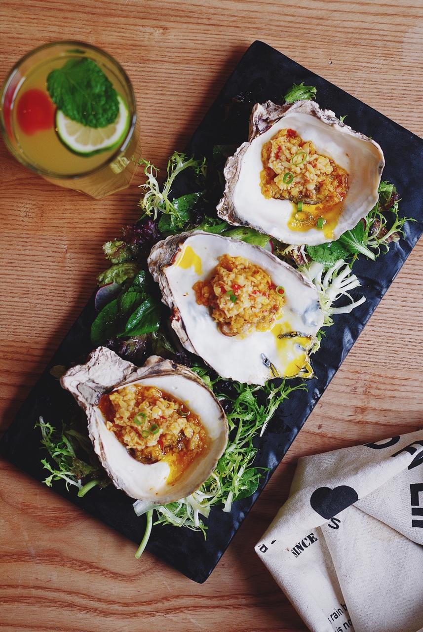 烤生蚝 生蚝好吃关键是蒜茸做得好