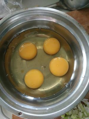 快炒无油鸡蛋的做法 步骤1