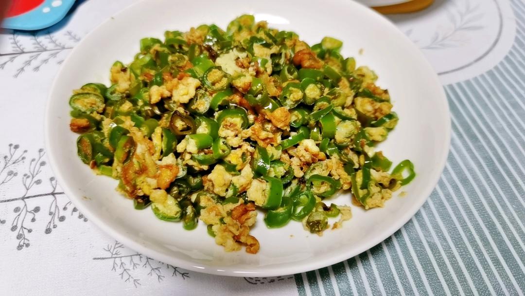 青椒炒蛋（线辣椒）