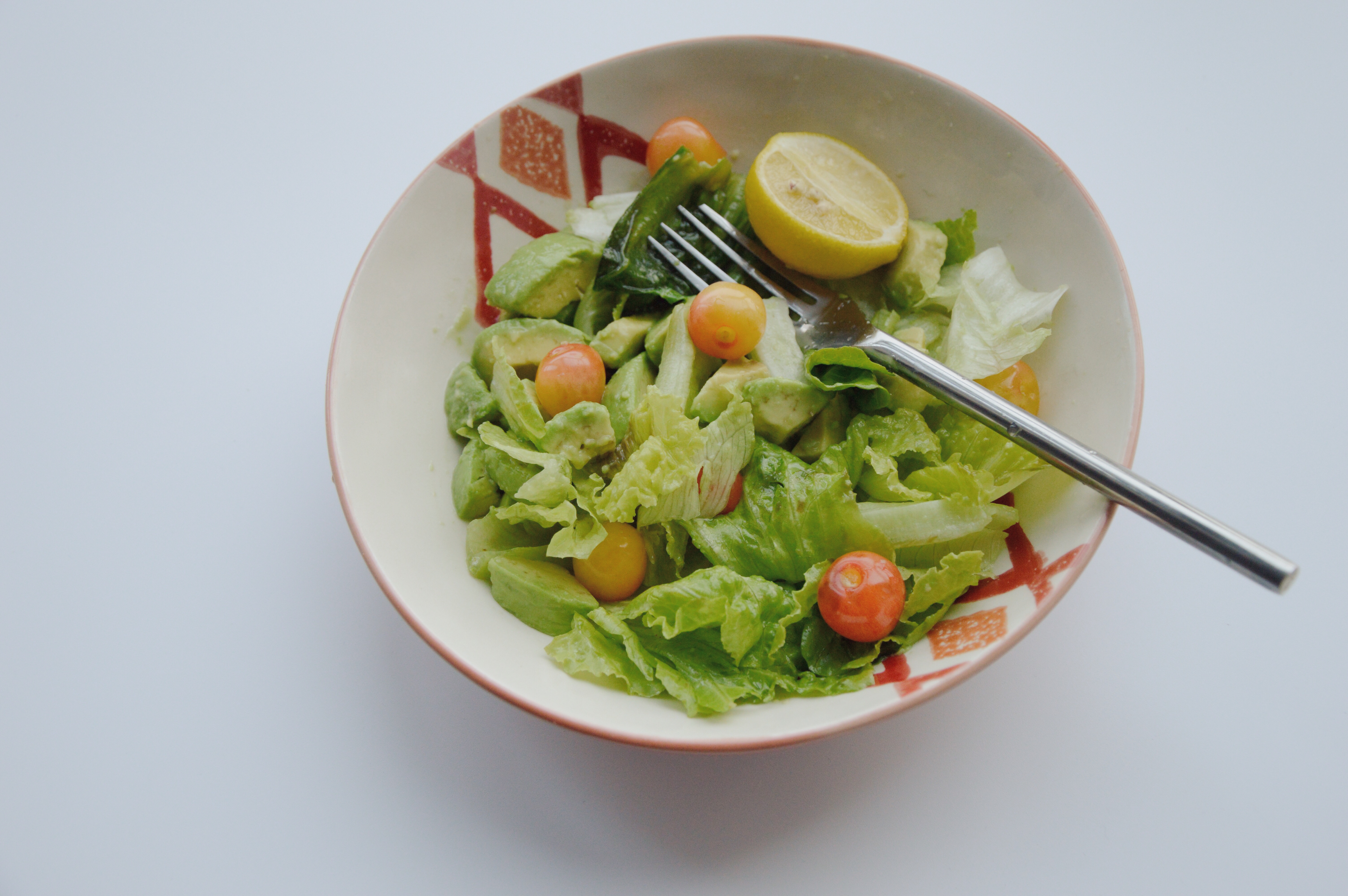 红菜头牛油果色拉